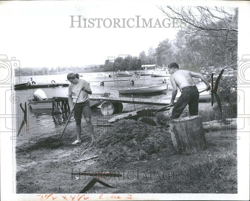 1969 Press Photo Sherry Harvey Donald Strawberry lakes - RRV90873 - Historic Images