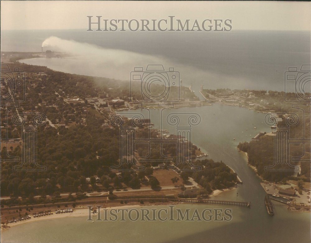 1990, Charleson Harbor Round lakes Michigan - RRV90879 - Historic Images