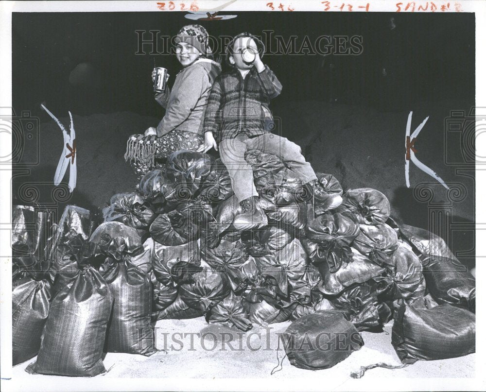 1973 Kimberly Rick Desmet Naoport Sandbag - Historic Images