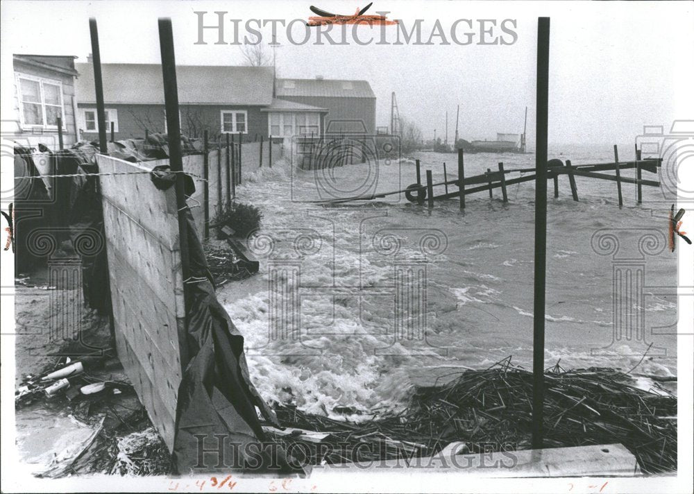 1973 Press Photo Lakes Great Level Flooding Harrison - RRV90949 - Historic Images