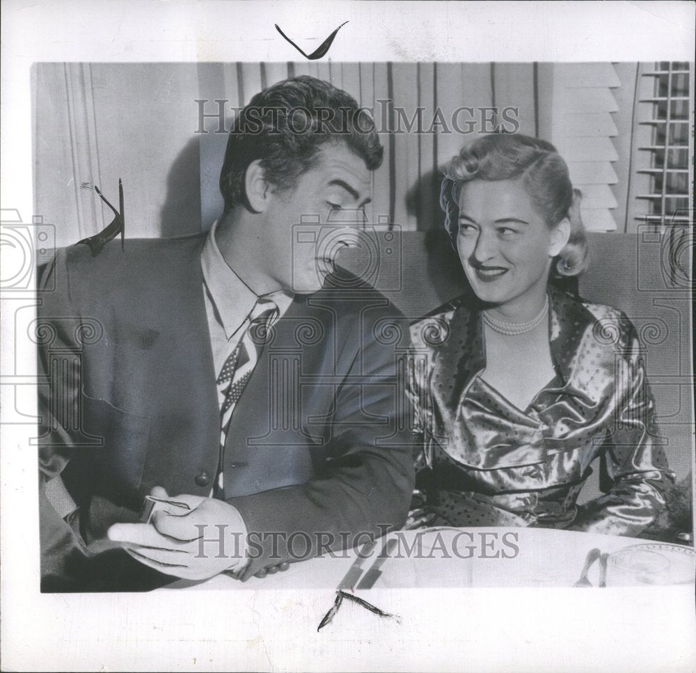 1949, Victor Mature Dorothy Berry - RRV91037 - Historic Images