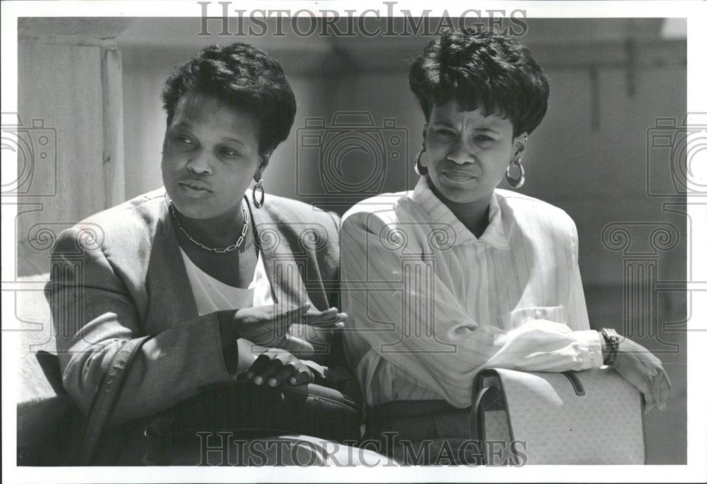 1989 Press Photo Sisters Carol Cheryl Moss catholic - RRV91275 - Historic Images