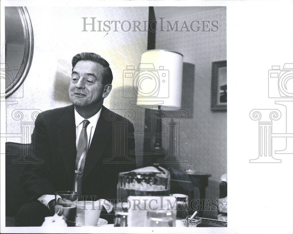 1966 Press Photo Alan Simpson Vassar President Business - Historic Images