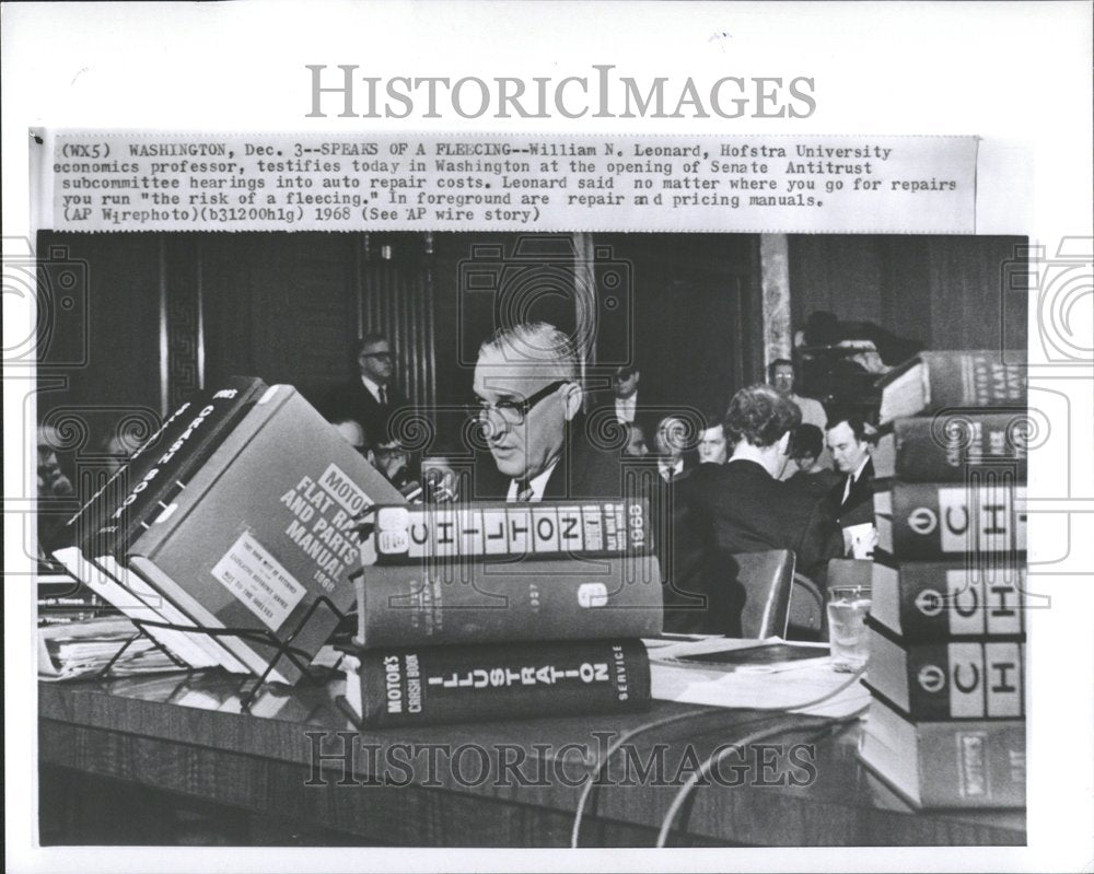 1968, Leonard Hofstra University Proffesor - RRV91981 - Historic Images