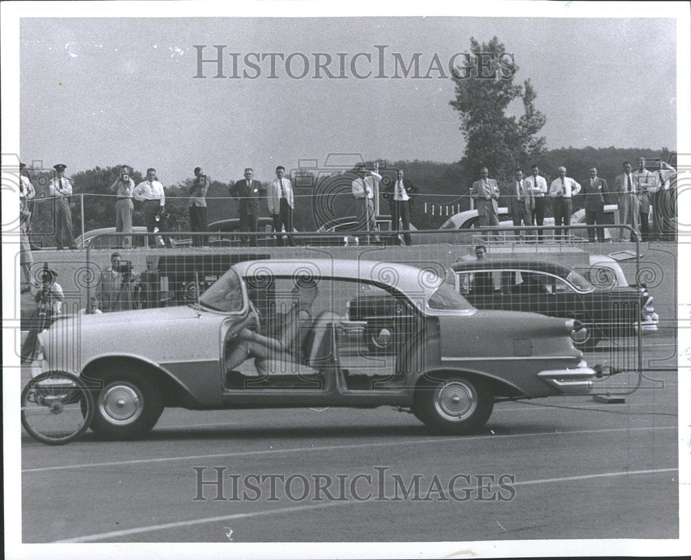 1956 Press Photo Auto Tests Cuble Stopped Car Safty - Historic Images