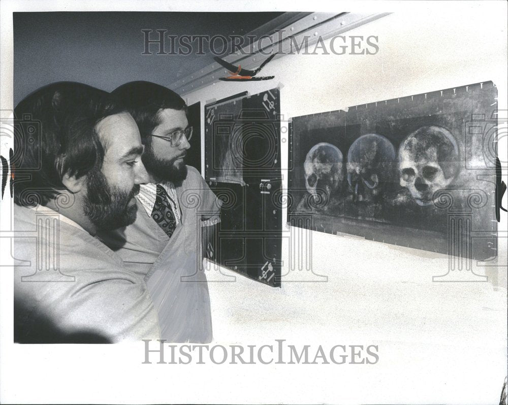 1975 Press Photo Bertalan Greaves X-ray Painting - Historic Images