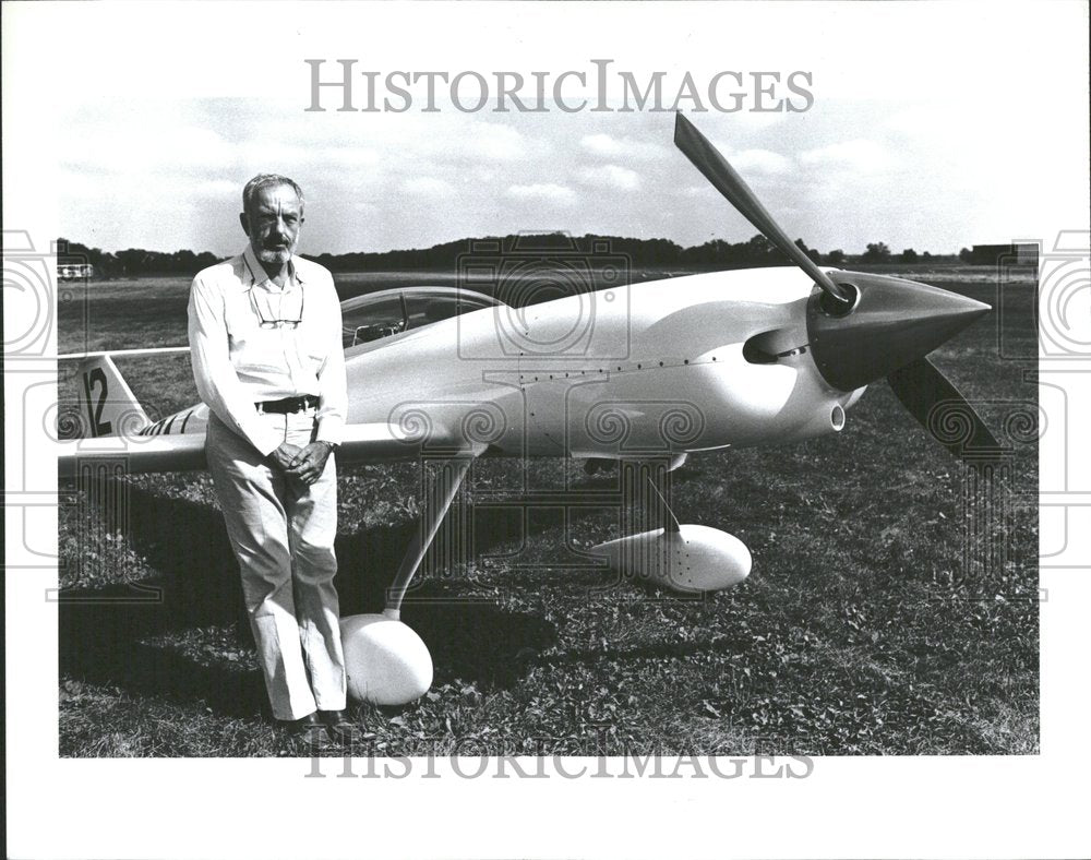 1982 Press Photo A.J. Smith Architect Plane Tecumseh - Historic Images