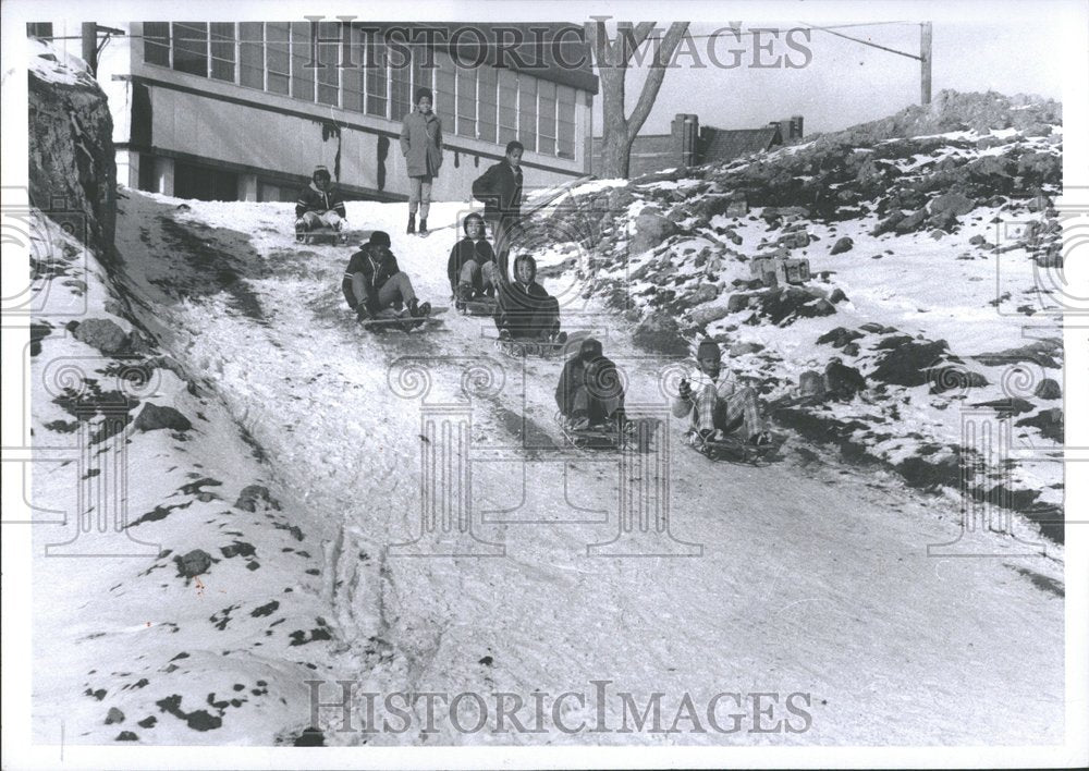 1970 Press Photo Sledding Greenway Grand River Freeway - RRV92423 - Historic Images