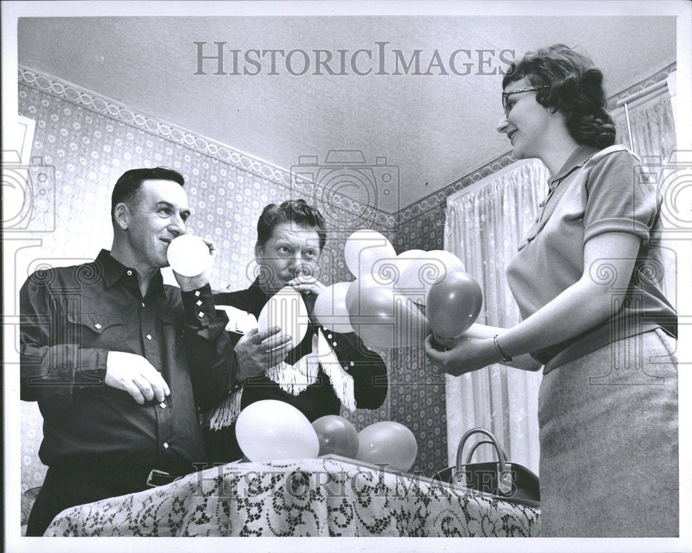 1961 Lincoln Park small balloons Mayer Home-Historic Images