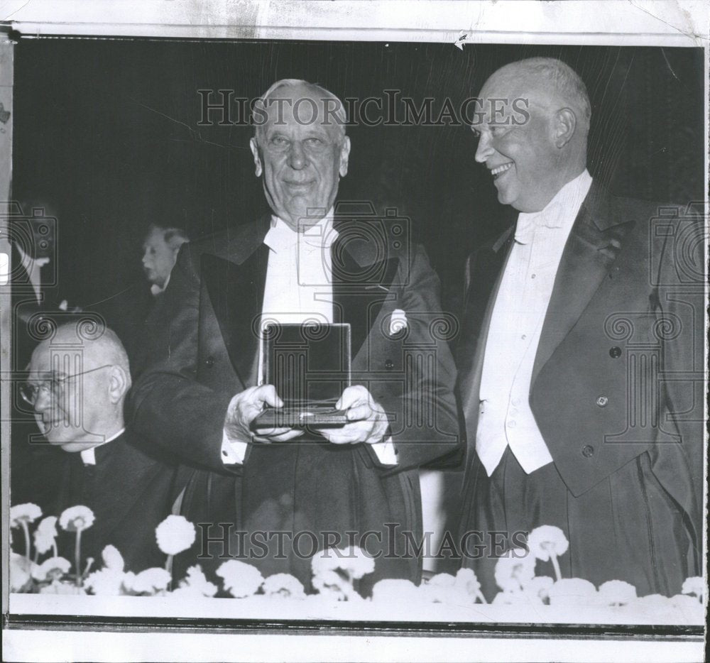 1957 Press Photo Alfred Sloan Honored President Eisen - Historic Images