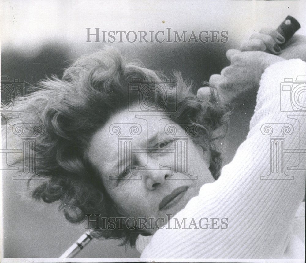 1958, Mrs L W Smead Golf Bat Smile Ground - RRV92691 - Historic Images