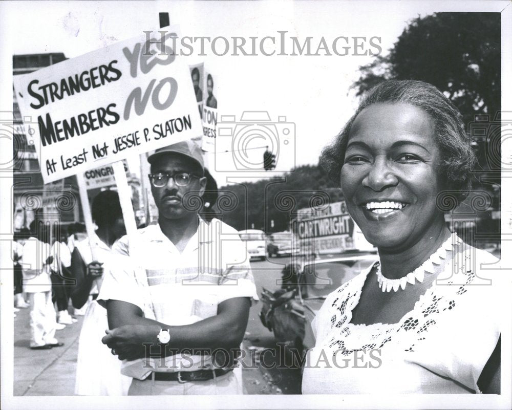 1962 Press Photo Hamilton Joseph Salton Congress Picket - RRV92729 - Historic Images