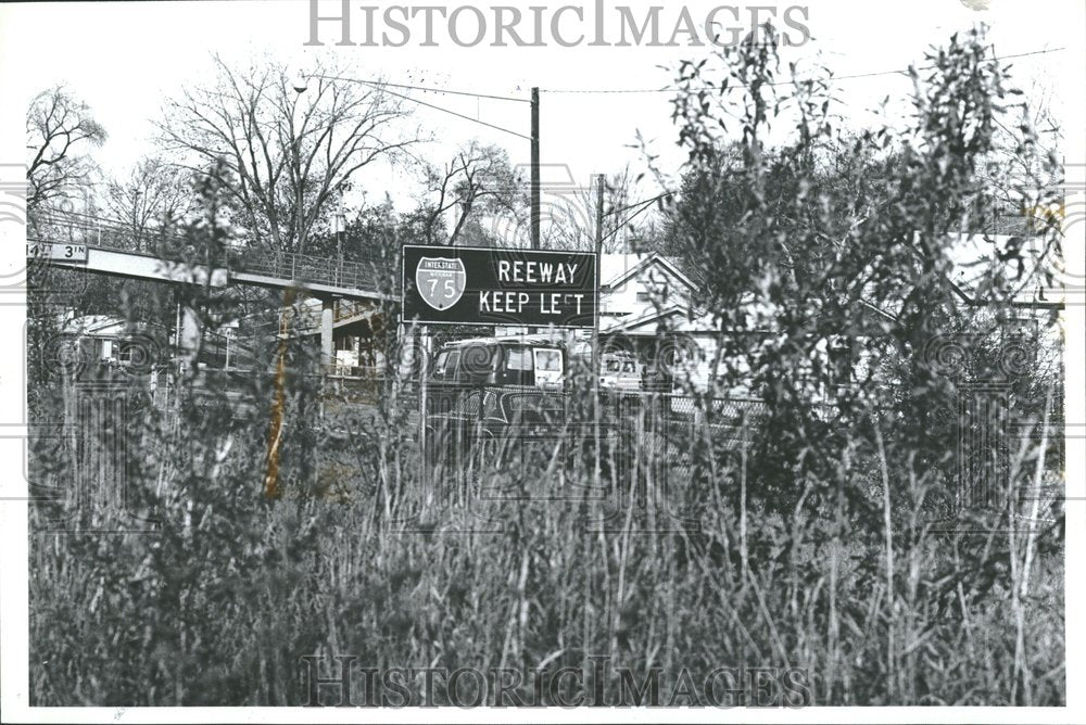 1982, Freeway sign repair Oakland county - RRV92783 - Historic Images