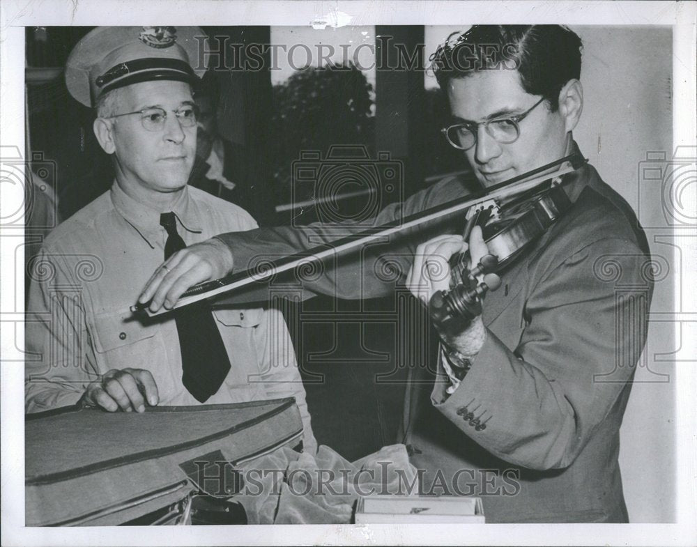 1946, Henry Siegl violinist custom inspector - RRV92813 - Historic Images