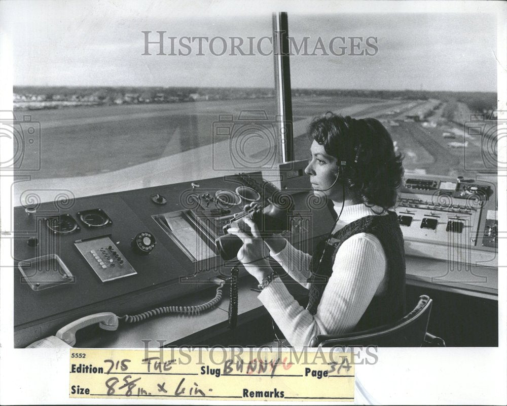 1973, Marilyn Sidwell Woman Air Traffic Work - RRV92845 - Historic Images