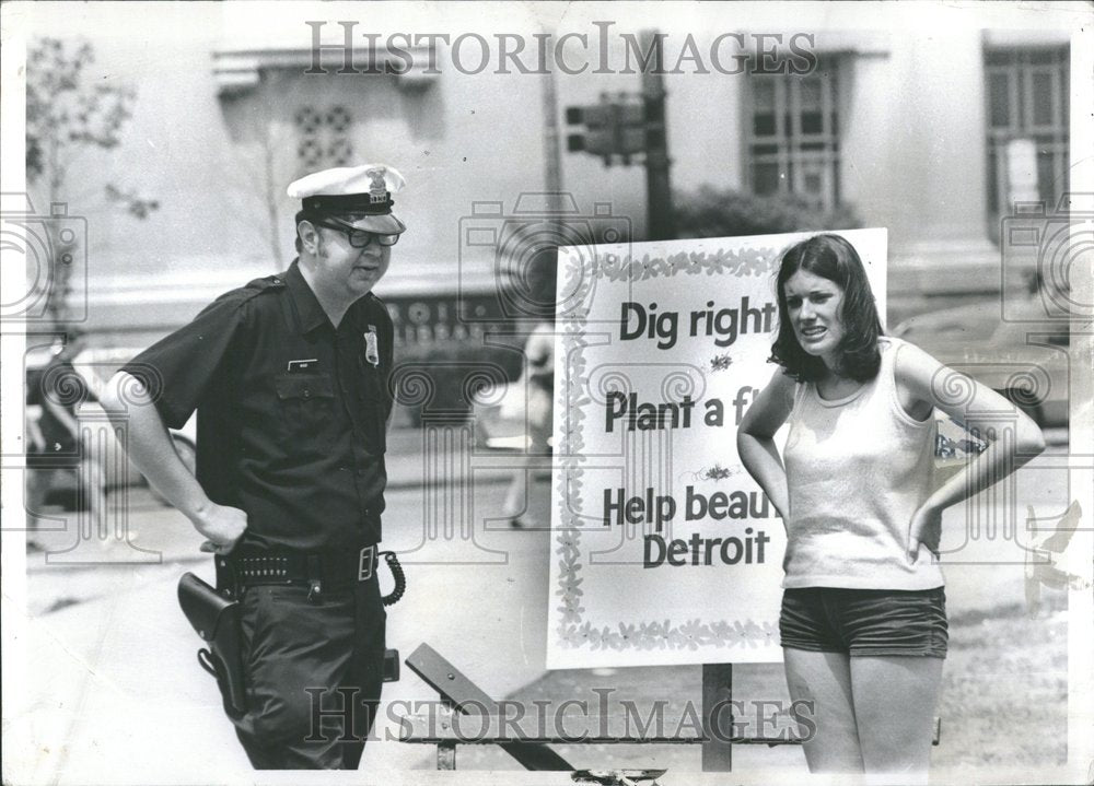 1972, Patrolman John wood Charles Slater - RRV92883 - Historic Images