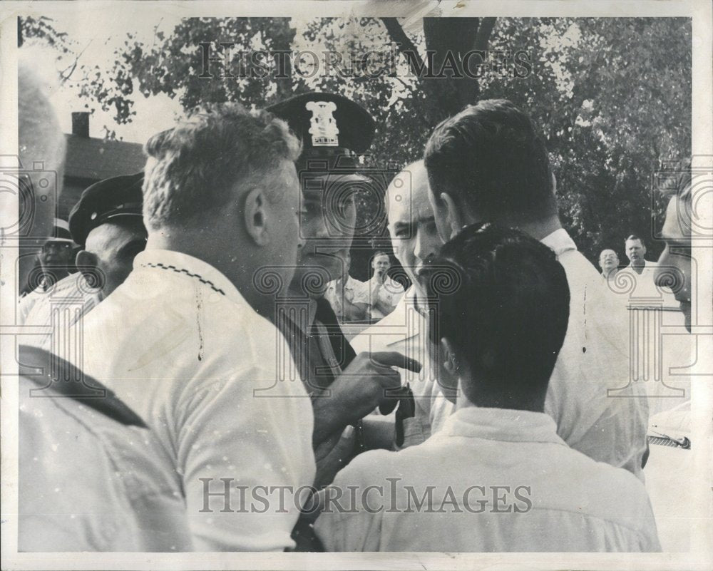 1959, Paul Silvers Argues Kenneth Riley - RRV93007 - Historic Images