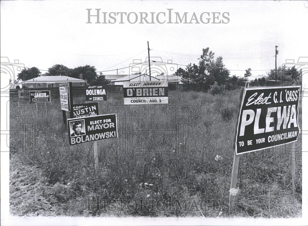 1971, River land Road Signs Michigan Utica - RRV93079 - Historic Images