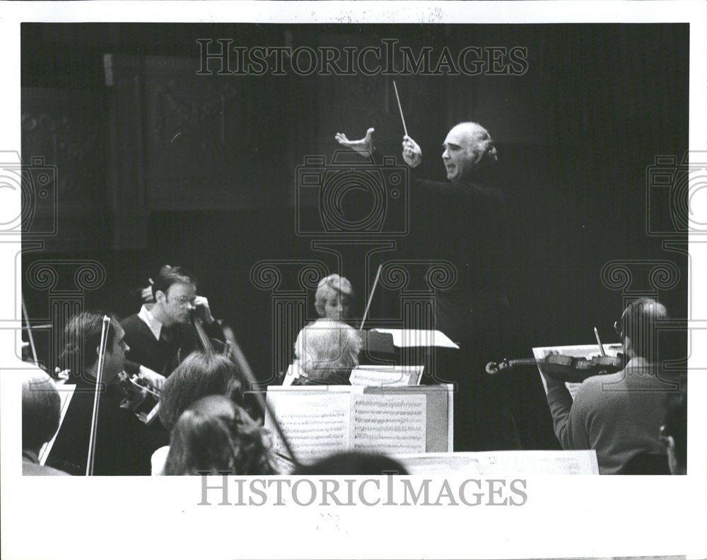 1982 Press Photo Joseph Silverstein Conducts Detroit - RRV93107 - Historic Images