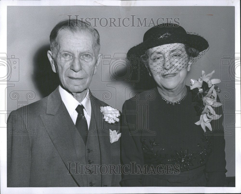 1956 Charles Simons judge wife giving pose-Historic Images