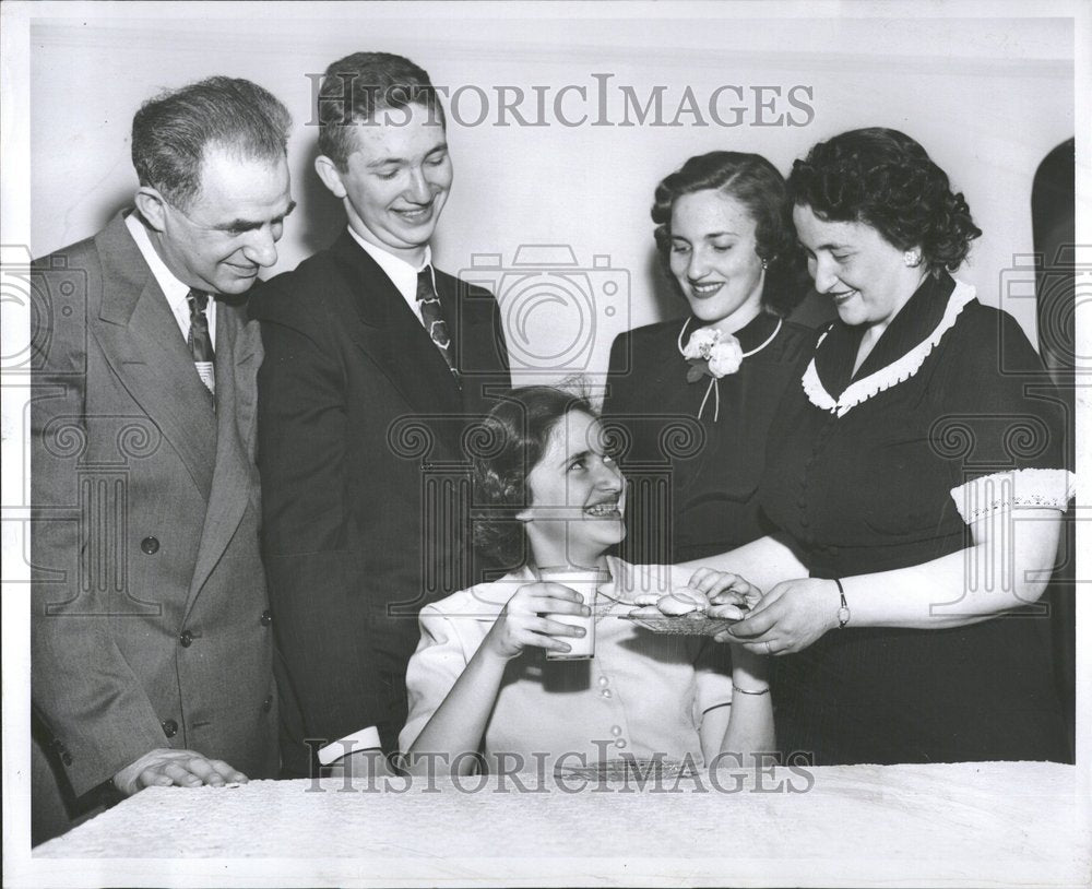 1951 Press Photo Emory Simon Milson Dorothy Champ - RRV93137 - Historic Images