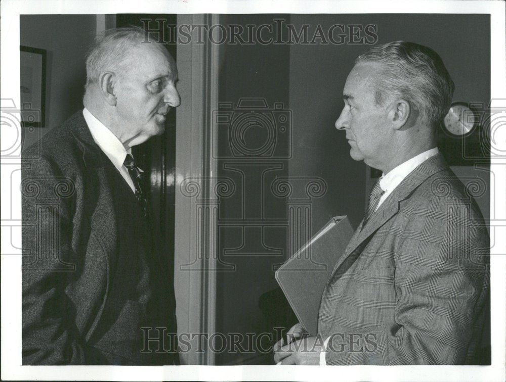 1958 Press Photo Jim Bishop Journalist Battle Pentagon - Historic Images