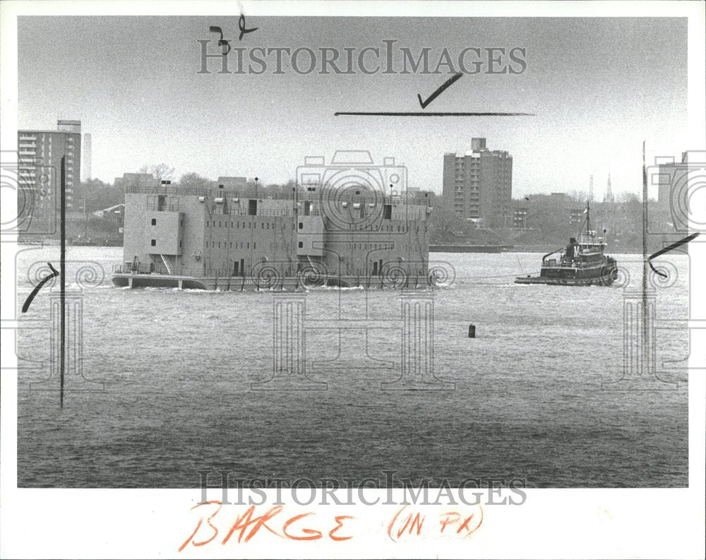 1982 Press Photo Weird Navy Barges RBM-37 Detroit - Historic Images