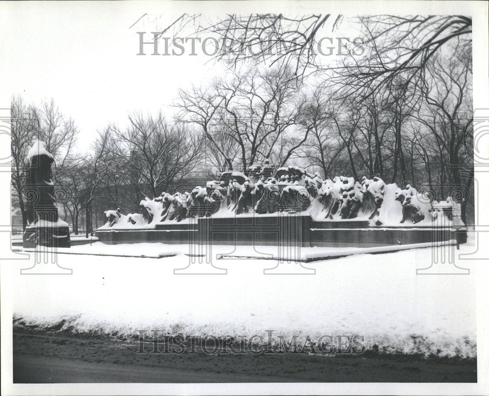 Press Photo Snow Monument Winter Park Scene - RRV93809 - Historic Images