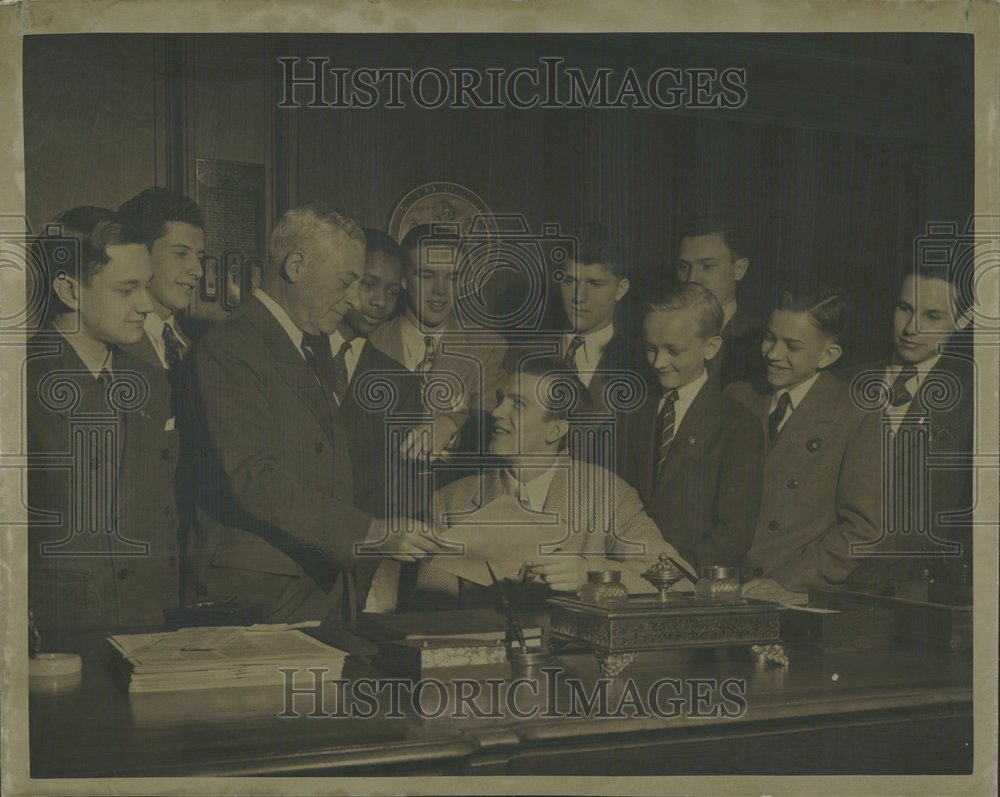 1943 Youth Week Ceremony Police Commission-Historic Images