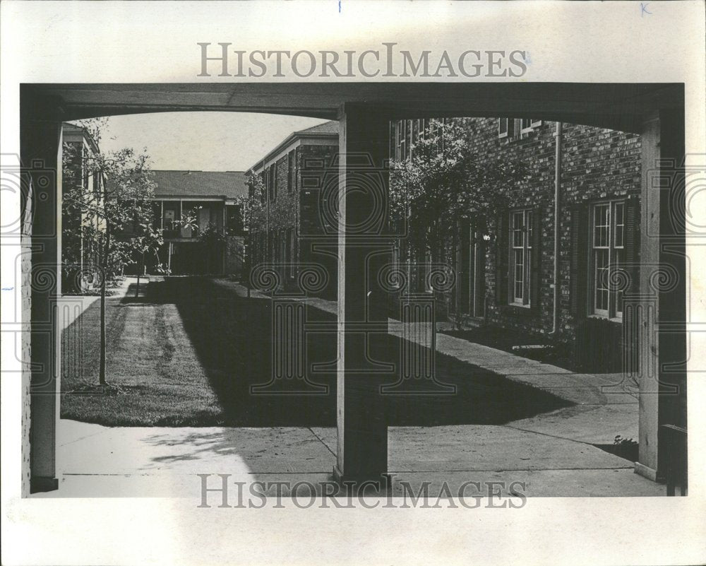 1971 Press Photo Hoffman Estates Augusta Village Illi - RRV94127 - Historic Images