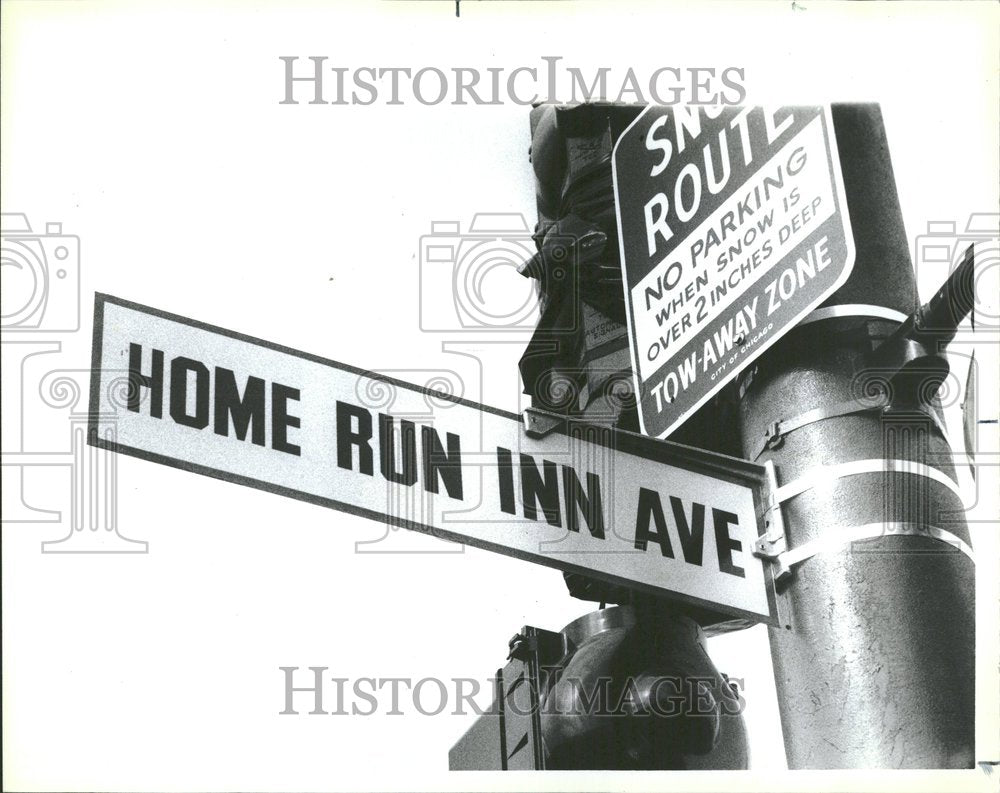 1985 New Street Sign Home Run Inn Avenue - Historic Images