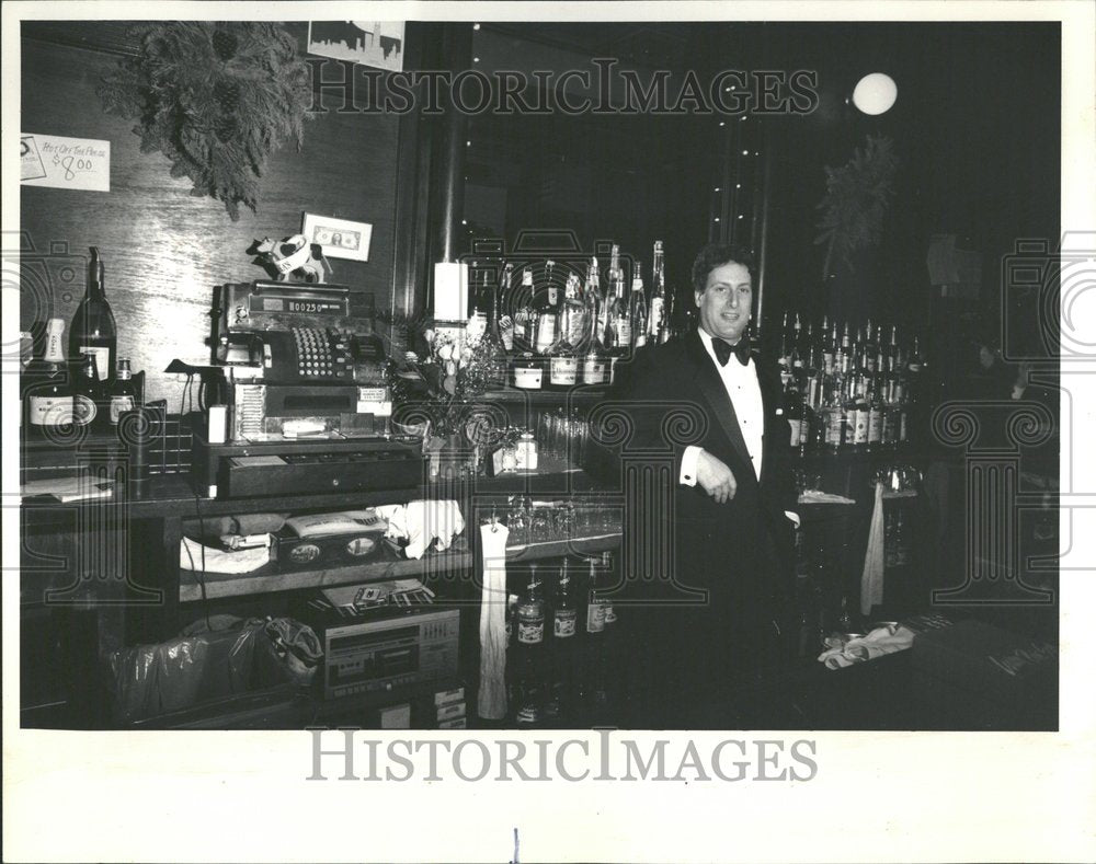 1988 Press Photo Holstein&#39;s Restaurant - RRV94309 - Historic Images