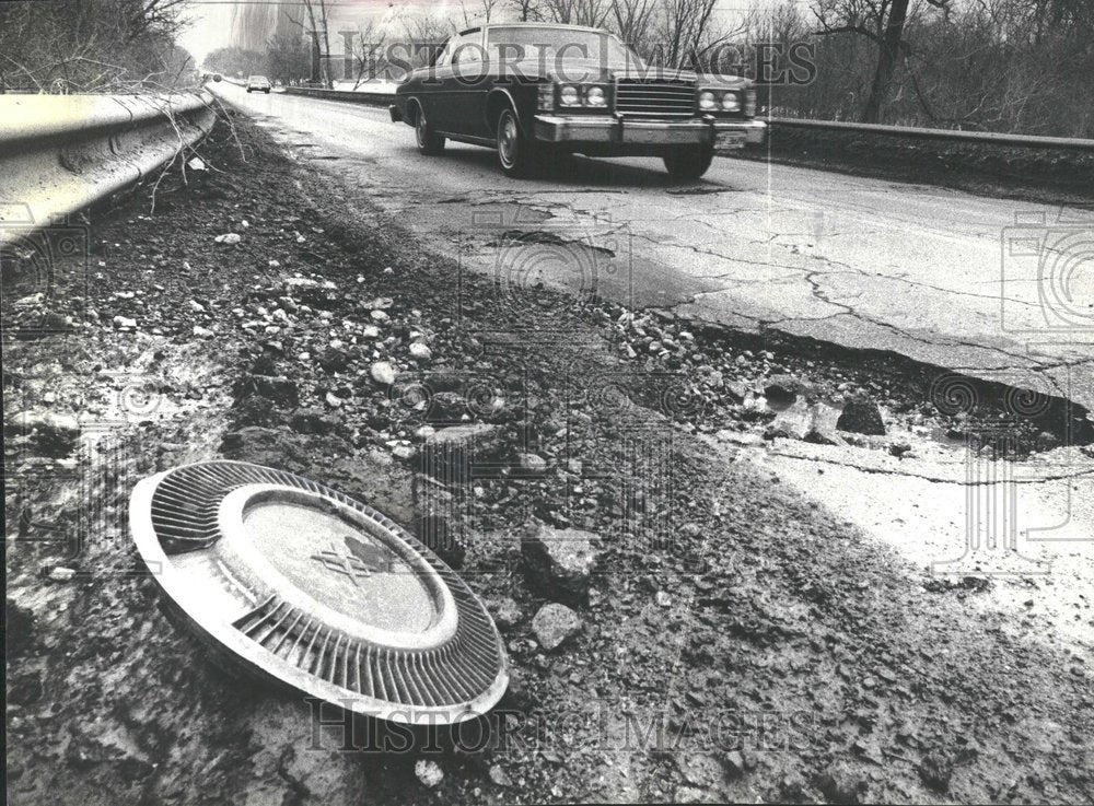 1978, Street Holes Potholes - RRV94501 - Historic Images