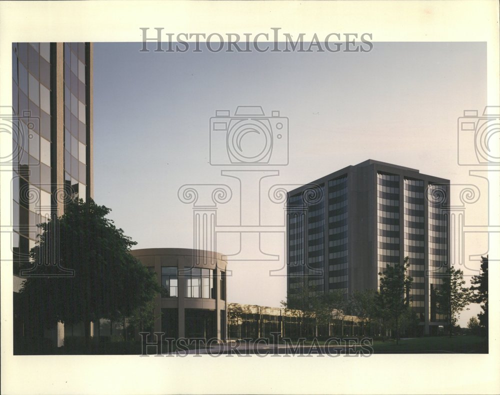 1992 Oak Brook Regency Towers - Historic Images