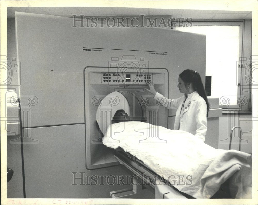 1981 Press Photo Columbus Hospital CAT Scanner Use - RRV94853 - Historic Images