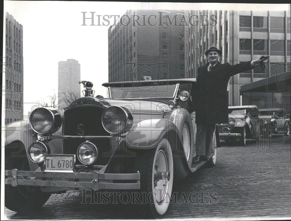 1972 Hiram Walker Inc Pres Driving Car-Historic Images