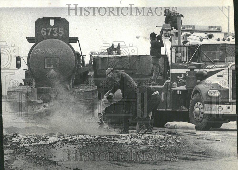 1977 Acid Spill in Truck Crash-Historic Images