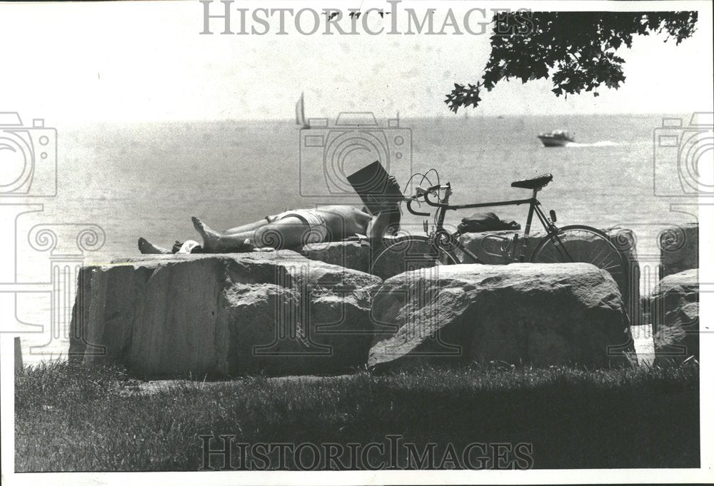 1980 Biker Reads Book Chicago Lake Front - Historic Images