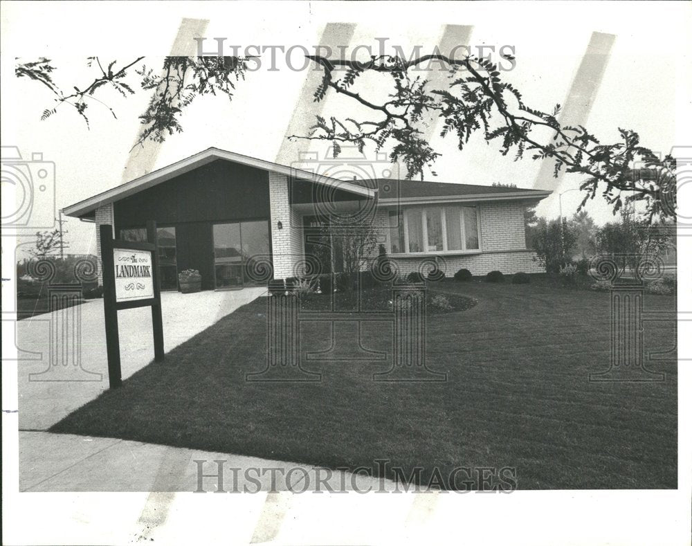 1977, Landmark Model home Timbers Developmen - RRV95467 - Historic Images