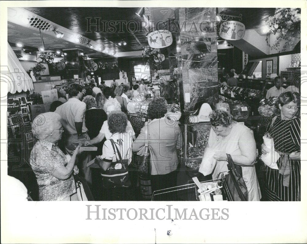 1983, Shoppers Hillman Fine Foods Stop Shop - RRV95507 - Historic Images