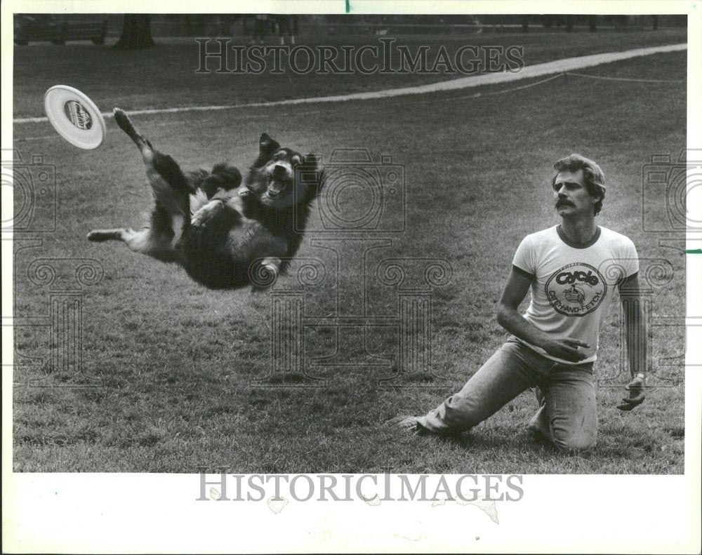 1984 Ziggy Bejger &amp; Junior Frisbee Contest - Historic Images