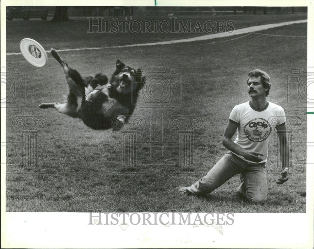 1984 Ziggy Bejger & Junior Frisbee Contest - Historic Images