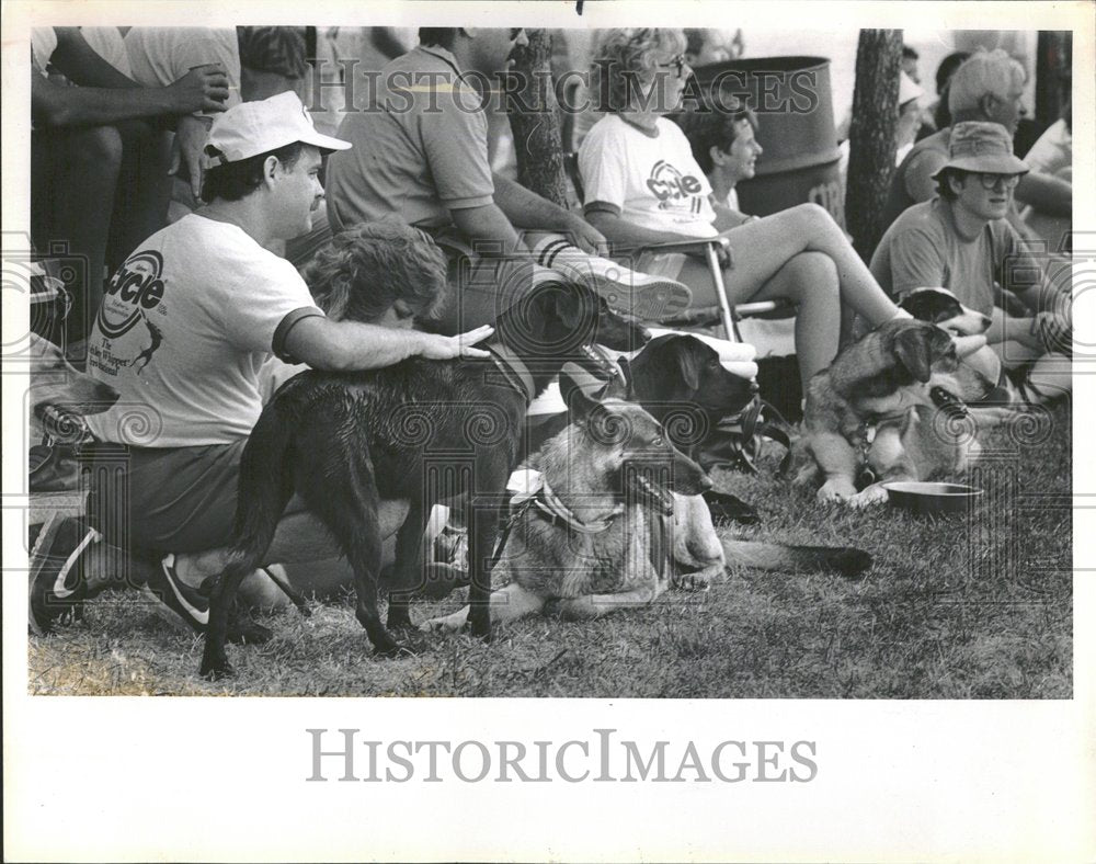 1988 Gaines Cycle Dog Food Frisbee Contest-Historic Images