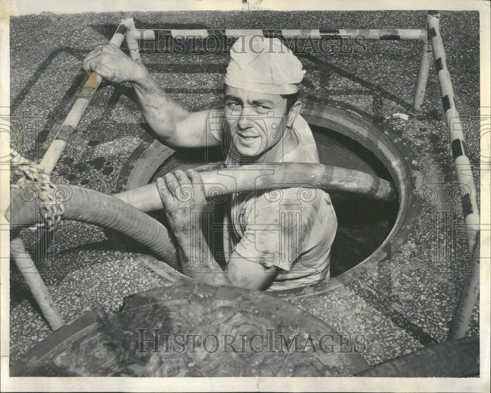 1955, Pete Longson Cable Splicer Hot Weather - RRV95693 - Historic Images