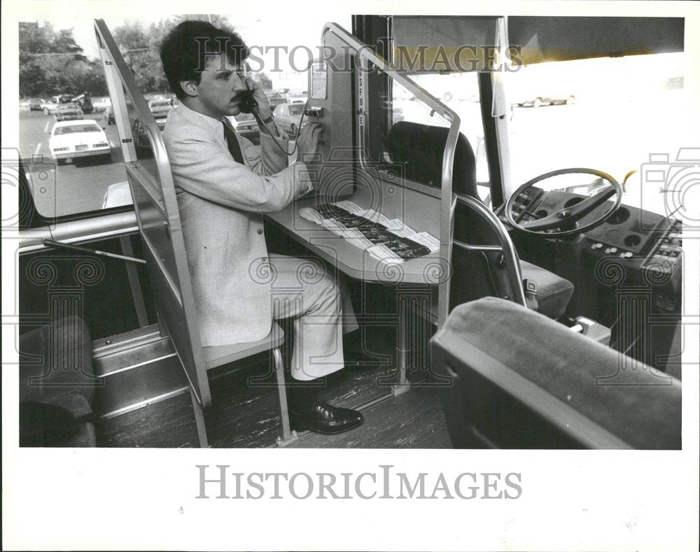 1988 Press Photo Rich Doty, uses Cell phone - Historic Images