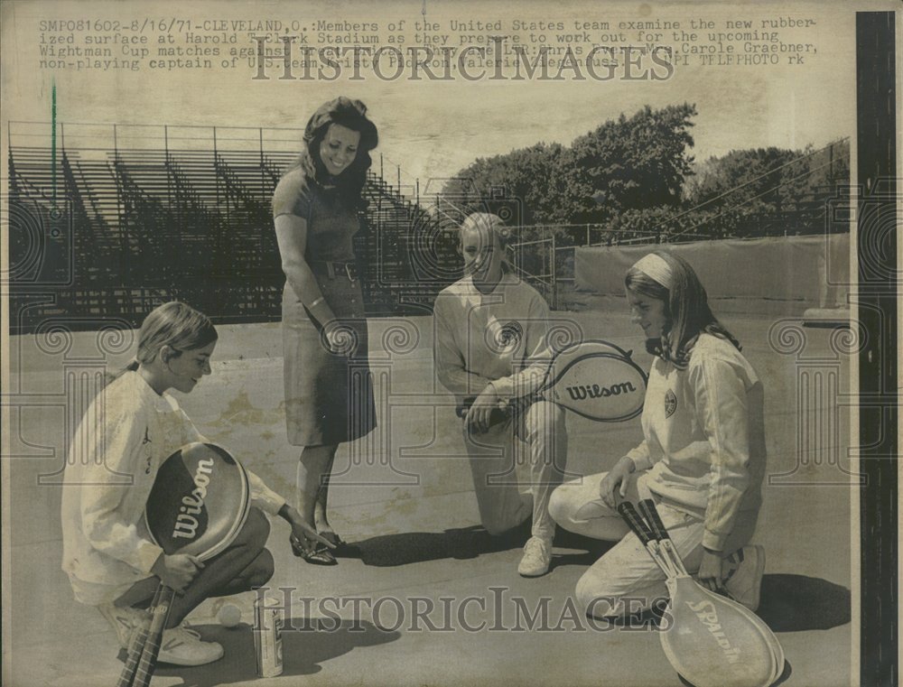 1971, Wighthan Tennis Team - RRV96089 - Historic Images
