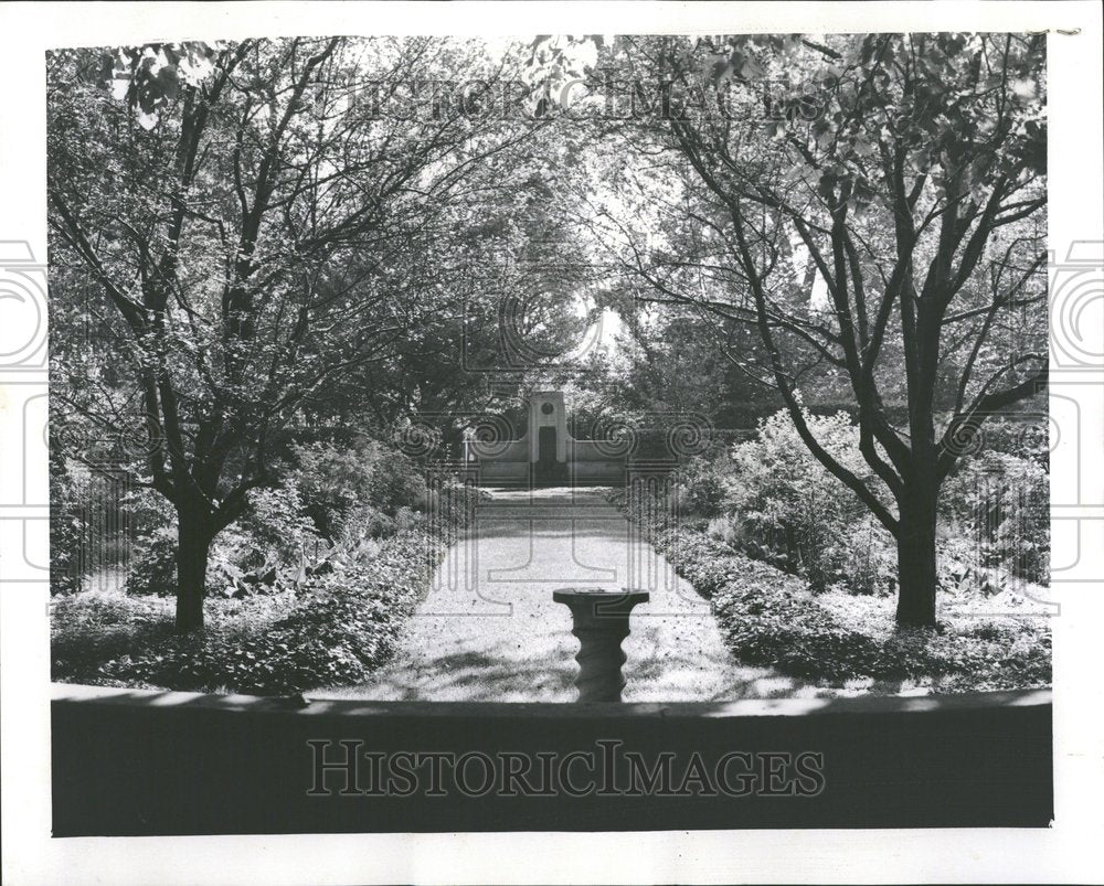 1960, Garrett Biblical Institute Garden Area - RRV96155 - Historic Images