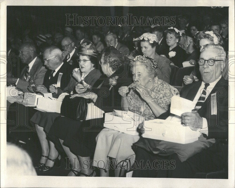 1960 Press Photo Stockholders Luncheon Meeting - RRV96257 - Historic Images