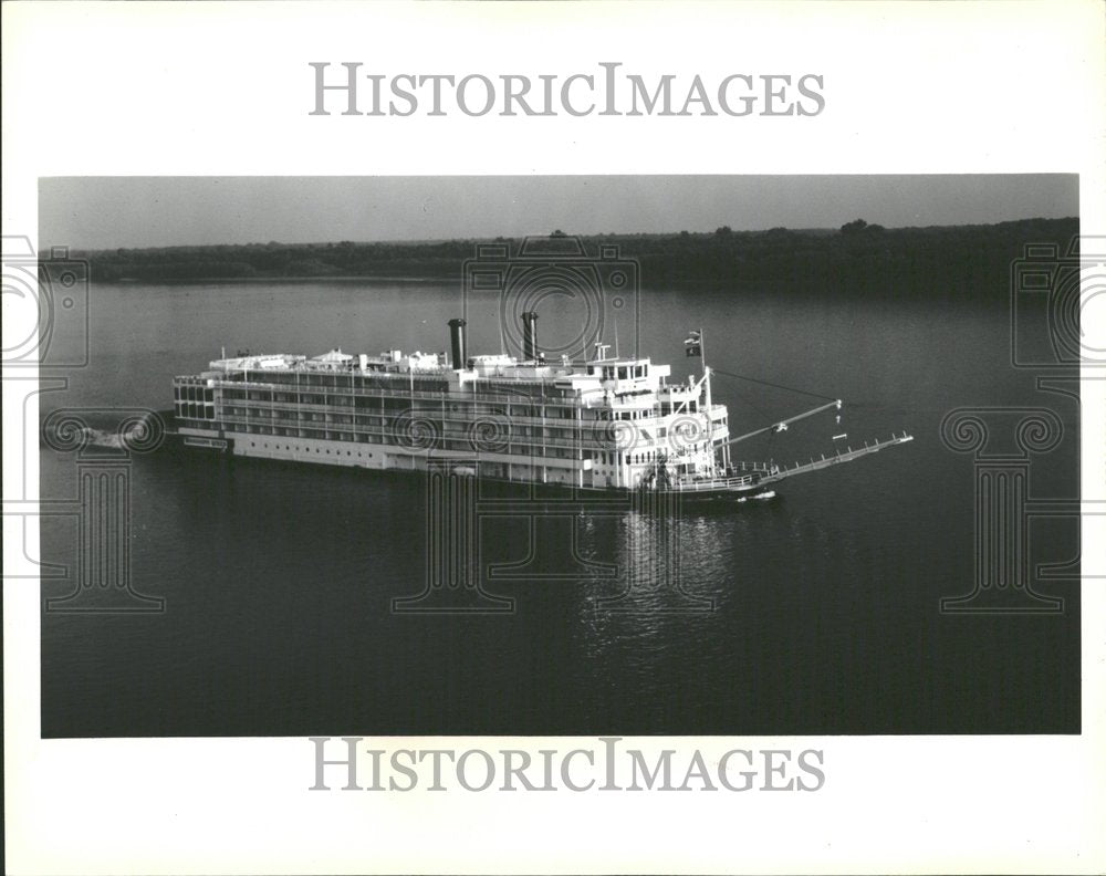 1980, Mississippi Queen Paddle Wheel Mike - RRV96487 - Historic Images