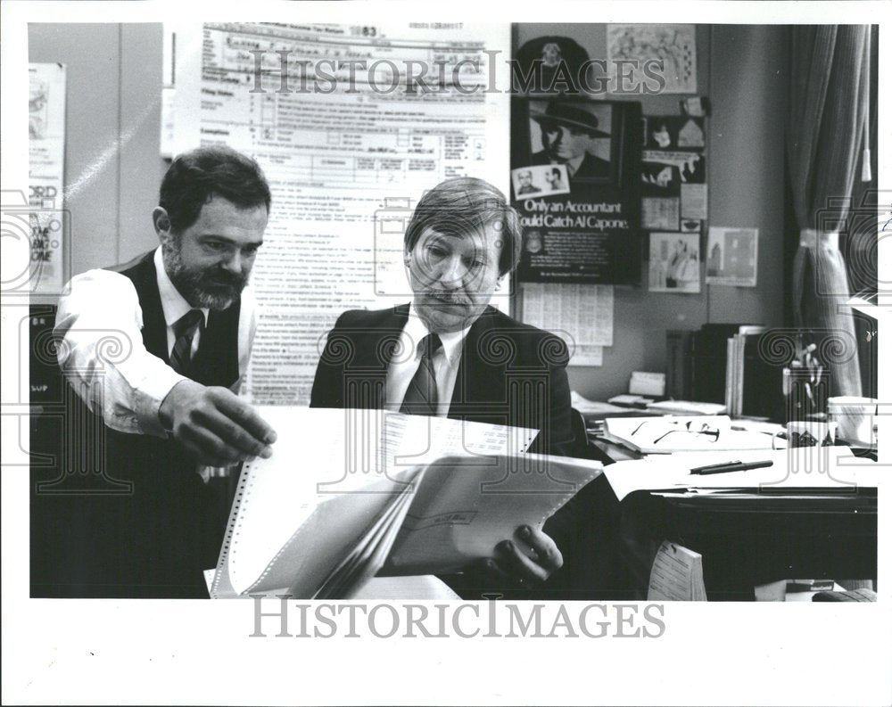 1991, IRS Special Agents Look Over Cases - RRV96819 - Historic Images